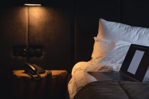 computer letto telefono