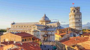 Pisa piazza dei miracoli