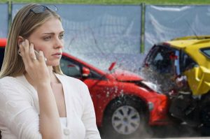 donna telefono tamponamento