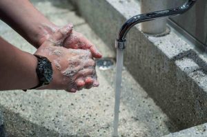 lavarsi le mani acqua