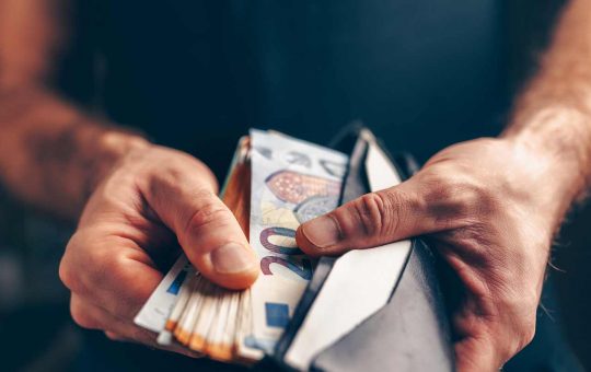 Limite contanti 2023: le nuove regole per pagamenti, versamenti e prelievi