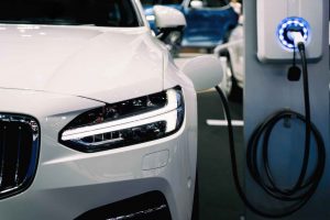 sconto bonus auto: ecobonus 2023 per automobili ibride ed elettriche